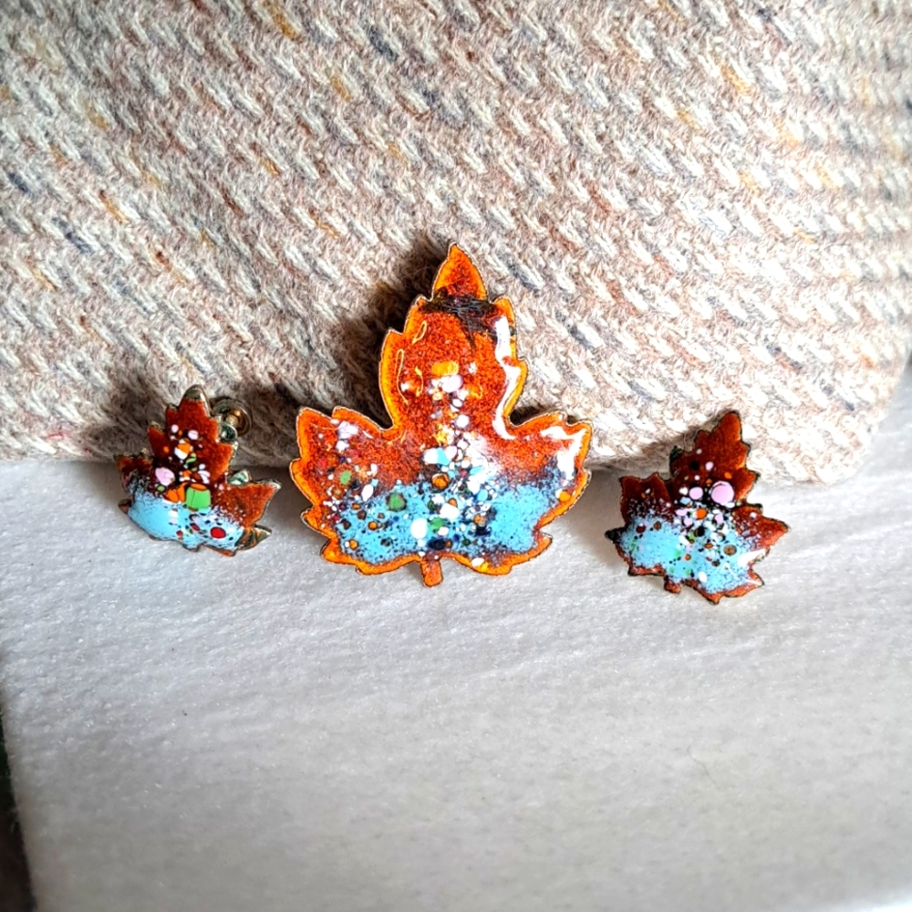 Vintage * Set Enameled Metal Brooch & Screw Back Earrings Brown Blue BG220